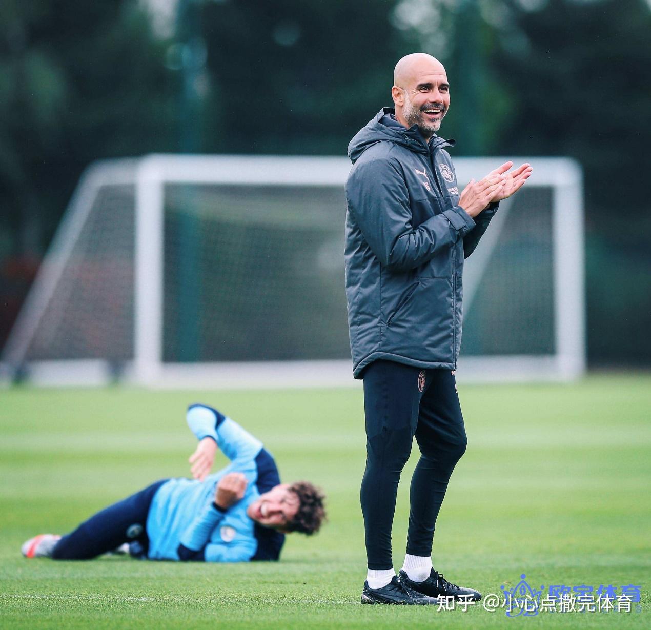 ayxsport-埃因霍温训练开放日,窗口期刷新队史纪录引欢呼,英超在即,资深球员宣示担当的简单介绍